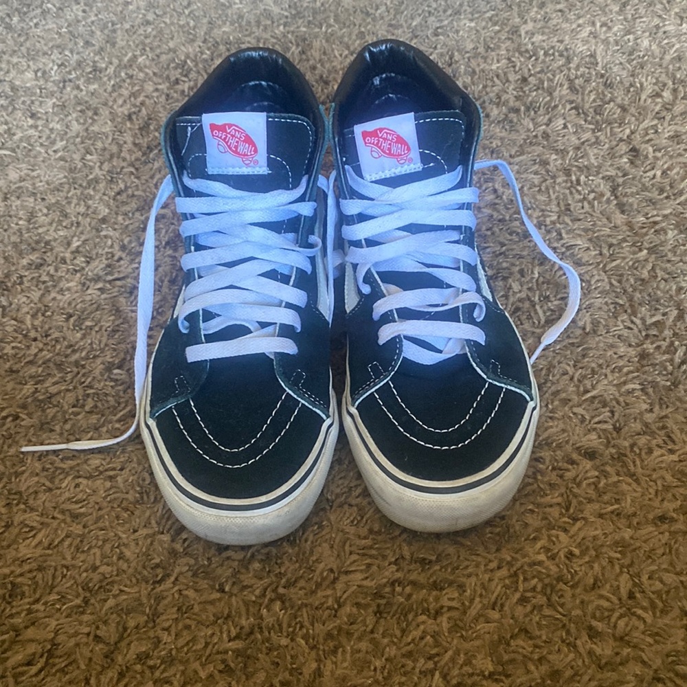MENS SIZE 7 & WOMENS SIZE 8.5 BLACK HIGH TOP VANS SKATEBOARD SHOES
